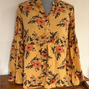 FREE PEOPLE Women’s Floral yellow partial button up Blouse size XS